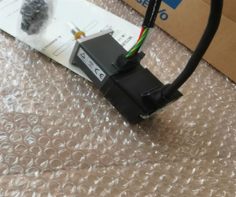 三?? HC-MFS13K ACサーボモーター 3AC 0.9A 60V 3000RPM NEW