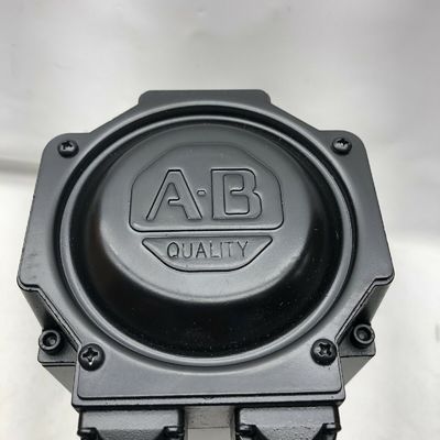 アレン・ブラッドリー MPM-B1304C-SJ72AA MPMシリーズ MPM 480V AC回転サーボモーター