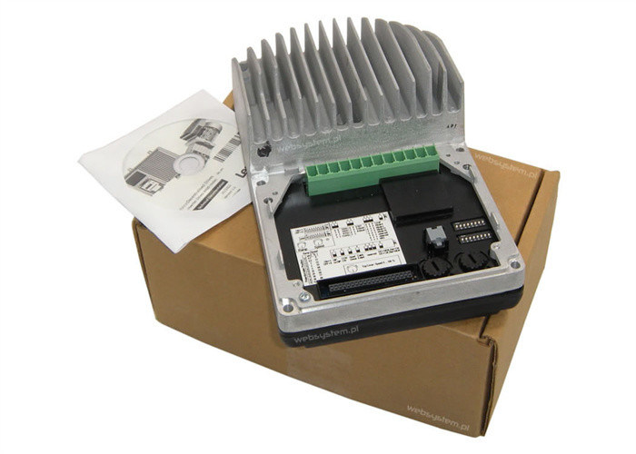 Lenze E84DGDVB15242PSインバーターは400/480 VAC MOTEC 8400の入れられた電圧を1.5 KW運転する