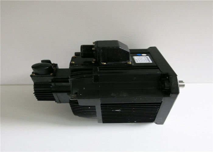 SGMDH-32A2A-YR13 bYaskawa AC同期サーボ モーター3200W 200V 20.9A ACサーボ モーター
