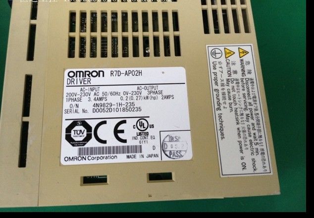 OMRON R7D-BP02HHサーボAC 200VAC供給1.6A 200Vの負荷200 Wシャーシの台紙