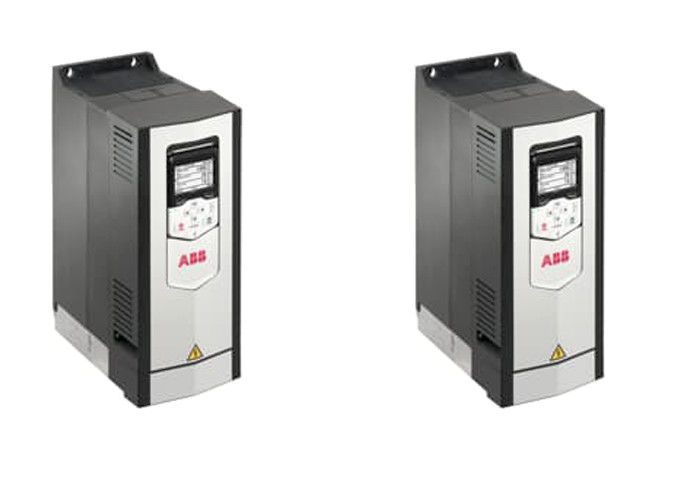 ACS880-01-017A-3低電圧ACは壁に取り付けられた3AUA0000107991を運転する