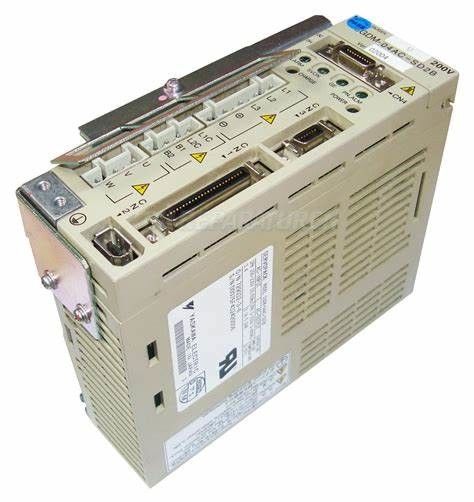 ヤスカワ SGDM-01AD 1 段階 2A 200V 100W 0.13HP SERVOPACK AC サーボドライブ