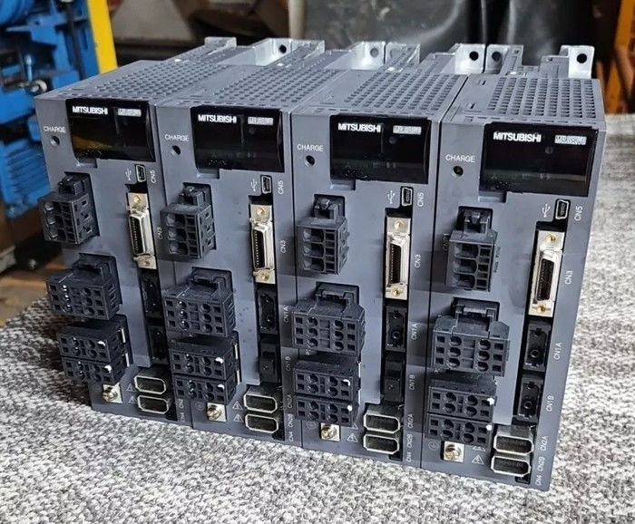 MR-J3-11KT4 3 PHASE MR-J4-200A 工業用アドバンストセルボモーター