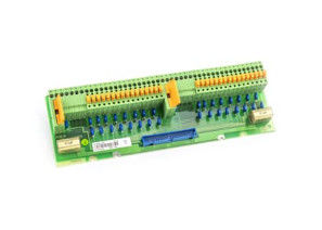 ABB DSTD 150A デジタル 57160001-UH 入力ボードの接続ユニット 32 チャネル マックス 60 V