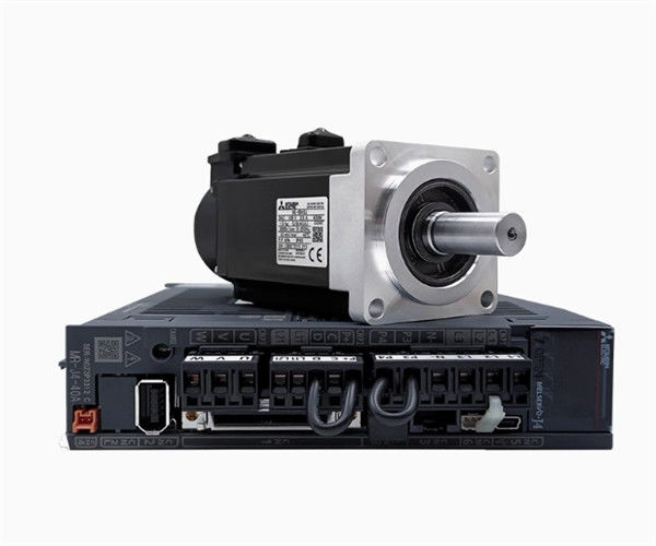 三?? HC-KFS053D ACサーボモーター 3AC 51V 0.9A 3000R/MIN NEW