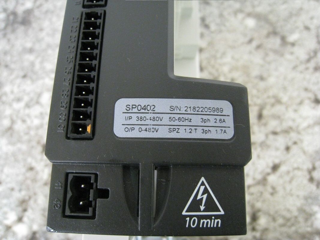EMERSON SP0402 インダクションモーターとサーボモーターのための汎用変速AC駆動